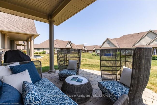 160 Hawthorn Cres, Condo with 3 bedrooms, 4 bathrooms and 2 parking in Kemble ON | Image 4
