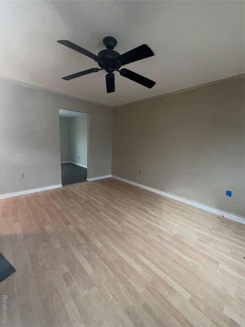 20171 Williamson St, Clinton Twp, MI, 48035-4092 | Card Image