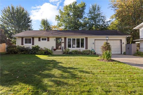 525 Purdue Ave, Elyria, OH, 44035-7253 | Card Image
