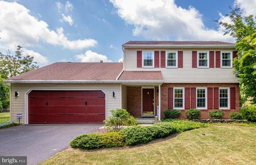100 Mesa Dr, SINKING SPRING, PA, 19608-9574 | Card Image