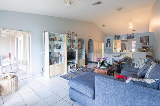 8285 Fresh Crk, Condo with 2 bedrooms, 2 bathrooms and null parking in West Palm Beach FL | Image 12