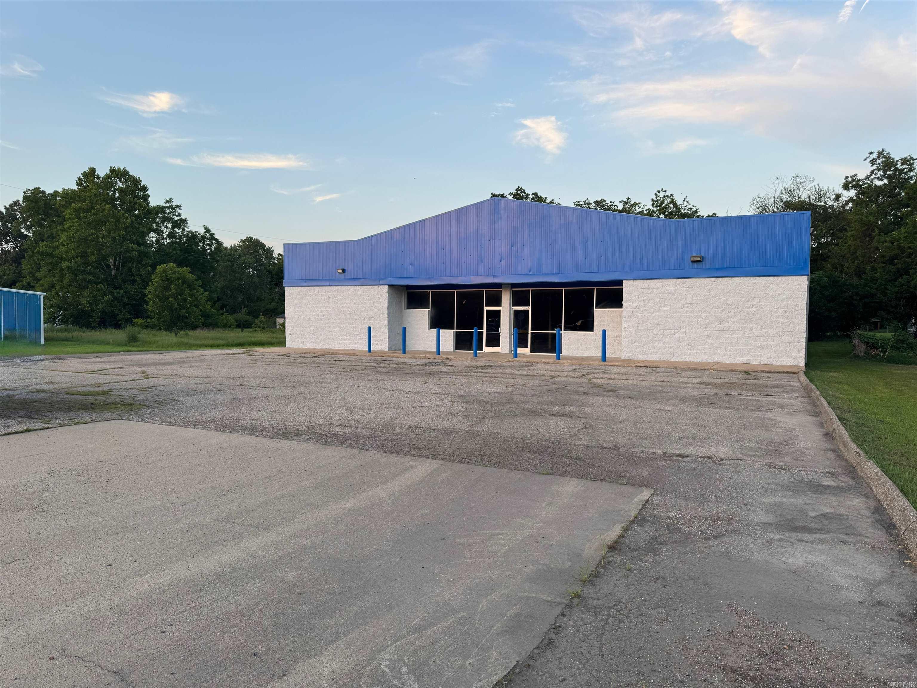 820 N Main St, Brinkley, AR 72021