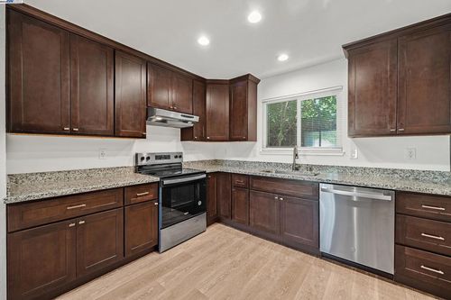 apt-104-80 Portola Way, Tracy, CA, 95376-2166 | Card Image