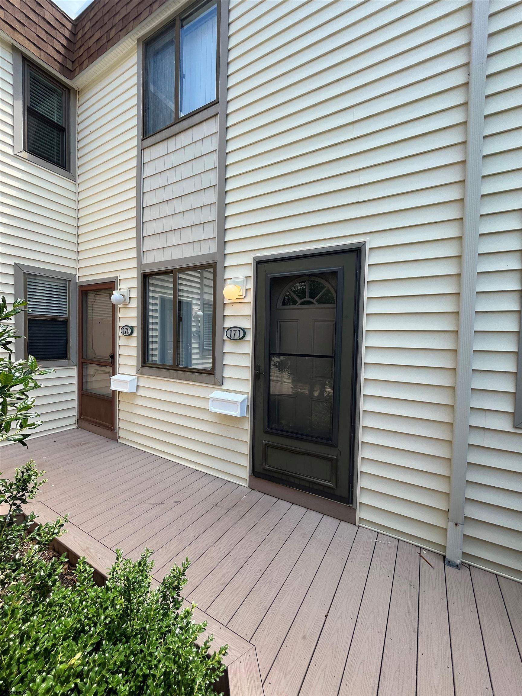 Basin Dr, Ocean City, NJ 08226