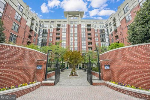 233-1021 N Garfield St, ARLINGTON, VA, 22201-2556 | Card Image