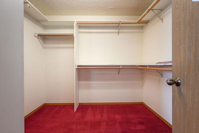 97010 W Good Rd, Home with 3 bedrooms, 3 bathrooms and null parking in Prosser WA | Image 23
