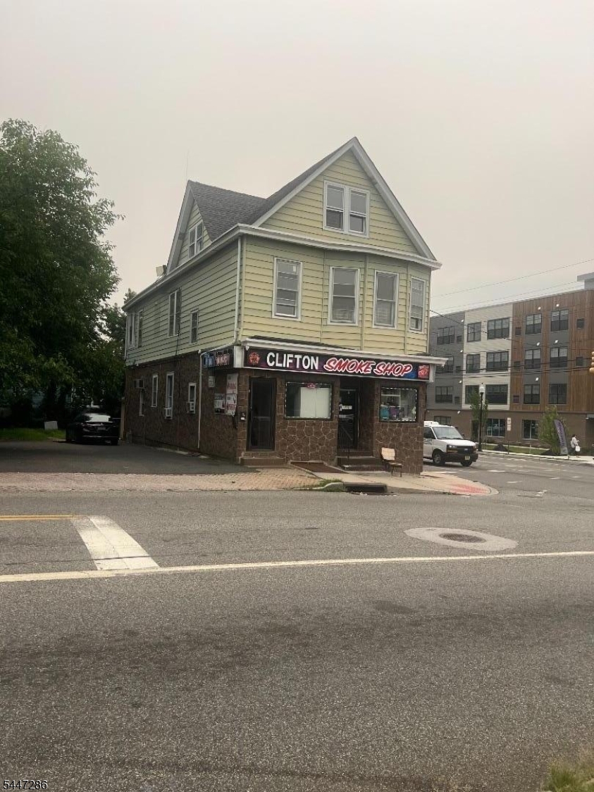 Residential Lease in Clifton City 2