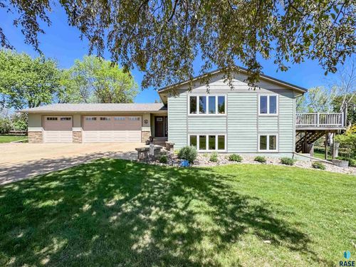 8704 E 38th St Street, Sioux Falls, SD, 57110 | Card Image