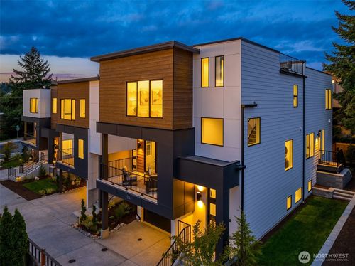 134 8th Ave, Kirkland, WA, 98033-5528 | Card Image