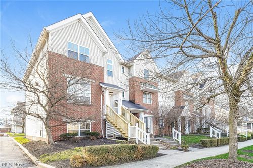 821 Nela View Rd, Cleveland Heights, OH, 44112-2366 | Card Image