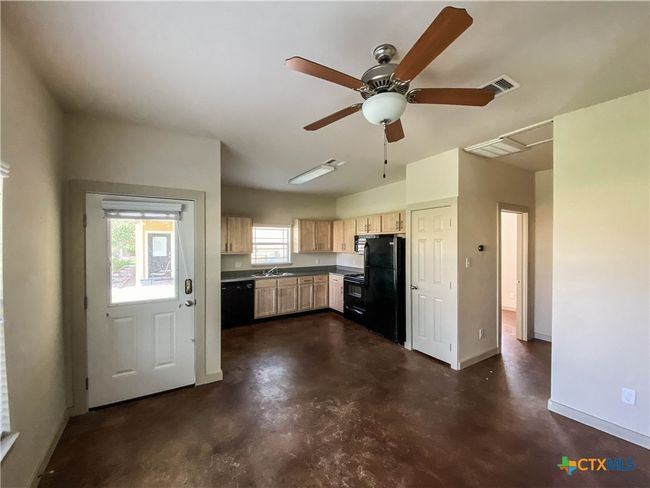 1102 W 16 Th St, Home with 1 bedrooms, 1 bathrooms and null parking in Cameron TX | Image 4