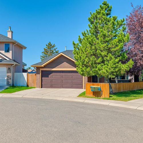 52 Martinglen Pl Ne, Calgary, AB, T3J3J1 | Card Image