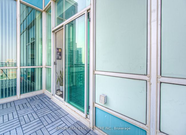 3303 - 220 Burnhamthorpe Rd W, Condo with 2 bedrooms, 2 bathrooms and null parking in Mississauga ON | Image 36