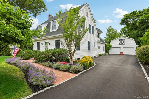 10 Boyd Ave, Bay Shore, NY, 11706-8908 | Card Image