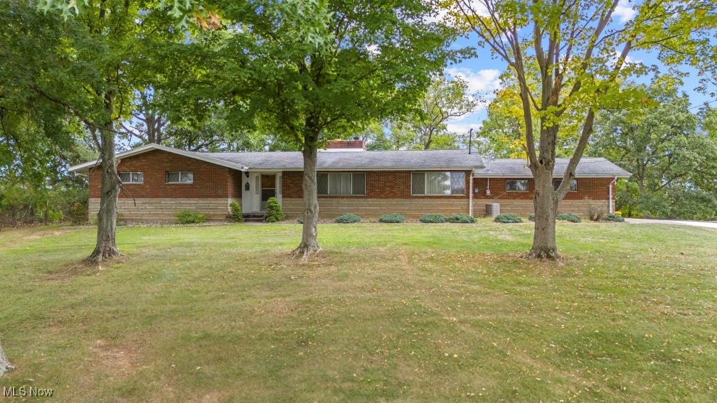 Hills Dr, Parkersburg, WV 26104