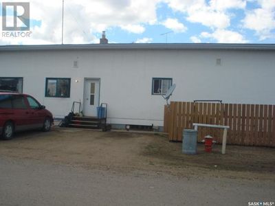 520 Main St, Home with 5 bedrooms, 2 bathrooms and null parking in Sturgis SK | Image 1