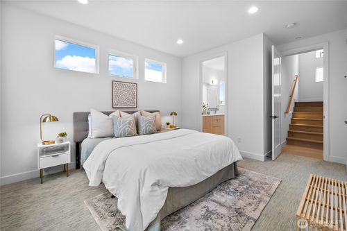 2009 Dexter Ave N, Seattle, WA, 98109-2703 | Card Image