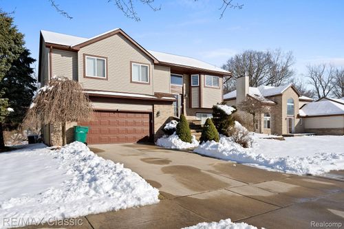 7165 Amanda Dr, Van Buren Twp, MI, 48111-5362 | Card Image