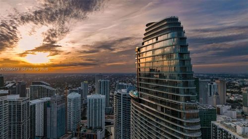 3805w-300 Biscayne Boulevard Way, Miami, FL, 33131-3100 | Card Image