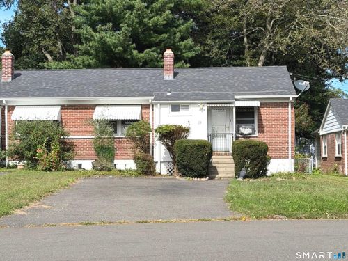 28 Singer Ct, Stratford, CT, 06614-2915 | Card Image