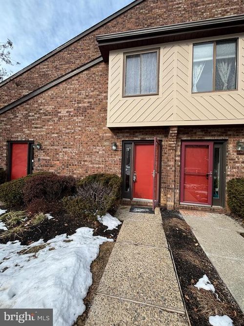303-303 Mountainview Dr, CHESTERBROOK, PA, 19087-5526 | Card Image