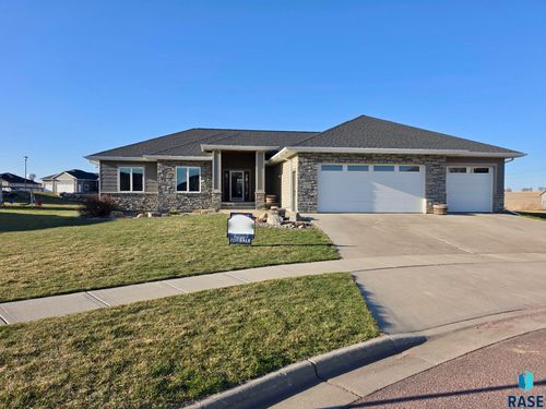 2824 E Sunflower Cir, Brandon, SD, 57005-6707 | Card Image
