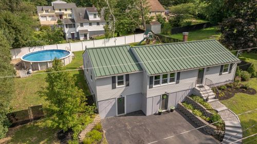 2 Hereford Dr, Nashua, NH, 03062-2117 | Card Image
