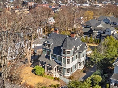 44 Putnam St, Newton, MA, 02465-2433 | Card Image
