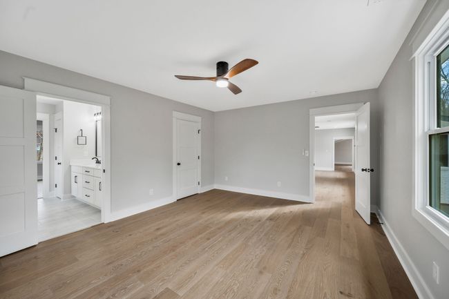Bedroom 3 shares jack and jill bathroom | Image 42