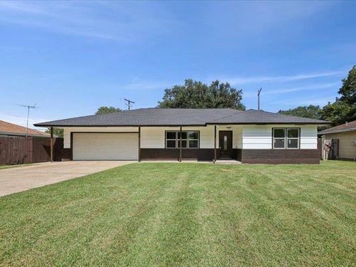 5520 Garfield Ave, Groves, TX, 77619-5615 | Card Image