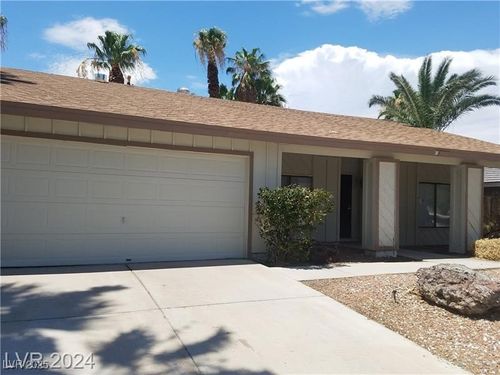 4639 Kristen Ln, Las Vegas, NV, 89121-5421 | Card Image