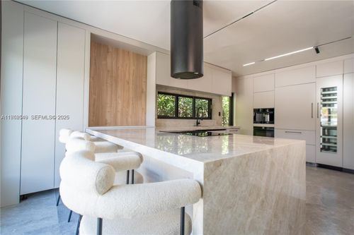 7850 Hawthorne Ave, Miami Beach, FL, 33141-1002 | Card Image