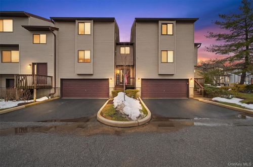 15 Kings Ct, Nanuet, NY, 10954-3829 | Card Image