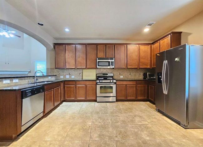 9617 Landon Lake Dr, House other with 4 bedrooms, 3 bathrooms and 2 parking in Pearland TX | Image 7