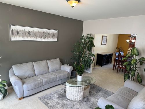 3021 Richmond Dr, Rochester Hills, MI, 48309-4086 | Card Image