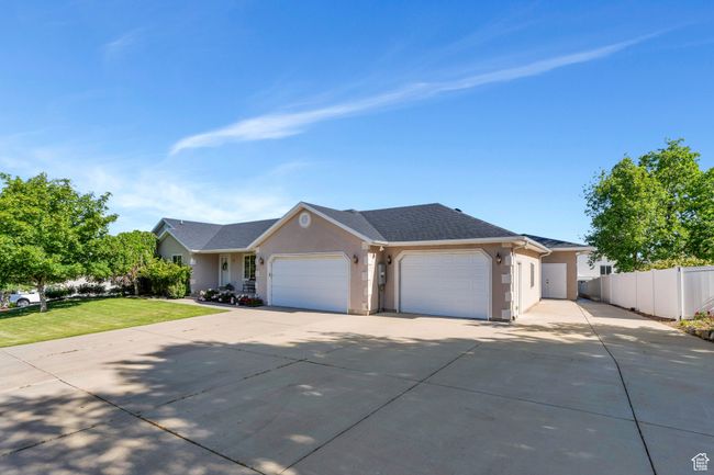 Single story home with an attached garage, driveway, and stucco siding | Image 30