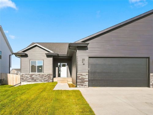 1510 Redwood Dr, Muscatine, IA, 52761-1263 | Card Image