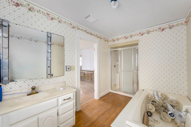 209 S Highland Ave, House other with 5 bedrooms, 7 bathrooms and null parking in Chanute KS | Image 35