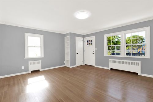12 Woodbine Dr S, Hicksville, NY, 11801-6047 | Card Image