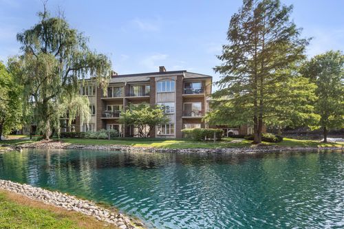 apt-e307-3 Oak Brook Club Dr, Oak Brook, IL, 60523-8562 | Card Image