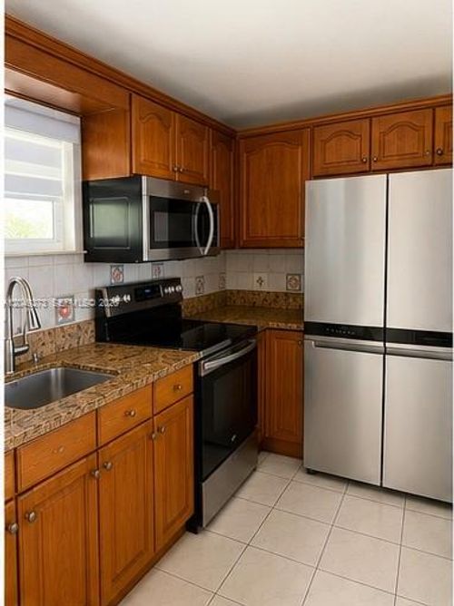 c25-10300 Sw 24th St, Miami, FL, 33165-7992 | Card Image