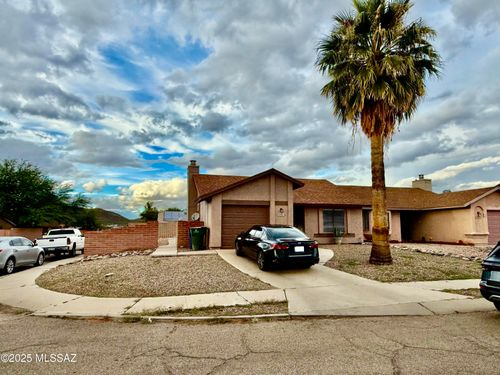 5313 S Oakhaven Dr, Tucson, AZ, 85746-1352 | Card Image