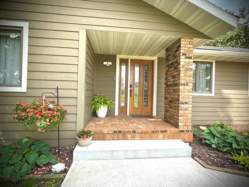 3511 Hoeger Ln, Albert Lea, MN, 56007-4220 | Card Image