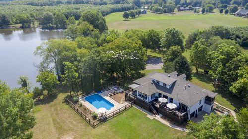 1014 Lakeview Cir, Ashland City, TN, 37015-5329 | Card Image