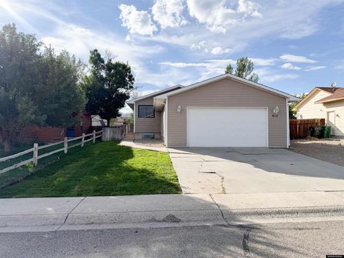 812 Burr Dr, Rock Springs, WY, 82901-4446 | Card Image