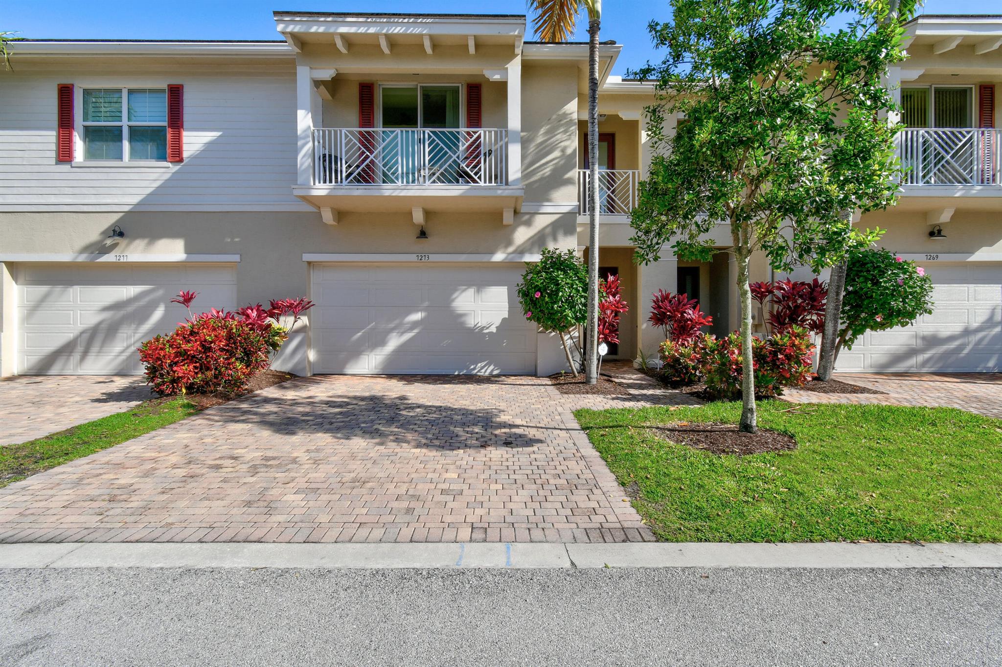 Oxford Ct, Palm Beach Gardens, FL 33418