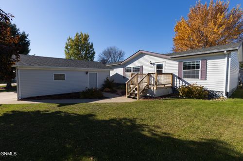 3832 Avondale Dr, Bismarck, ND, 58503-0652 | Card Image