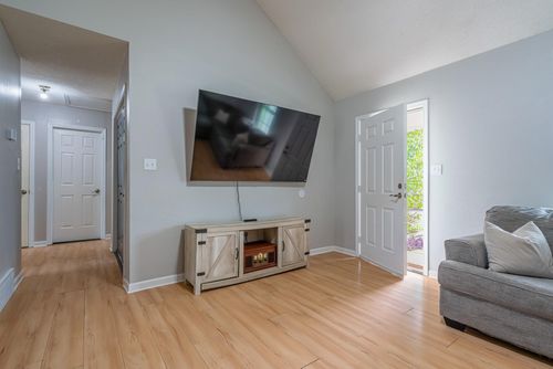 7041 Foxhall Dr, Horn Lake, MS, 38637-1269 | Card Image