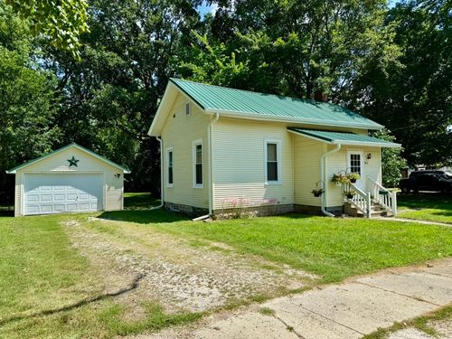 812 N Eddy St, Sandwich, IL, 60548-1317 | Card Image