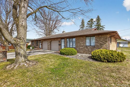 225 Charles St, Saint Charles, MI, 48655-1628 | Card Image